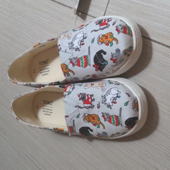 Toms Other - BRAND NEW WITH TAGS Toms Christmas Cat Shoes